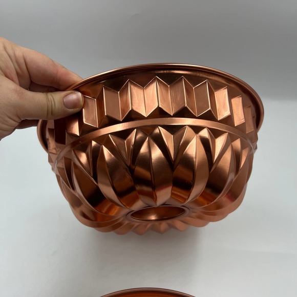 Vintage Copper Bundt Cake Pans Lot 2 Smooth & Textured 9 Cups Baking - Picture 8 of 9